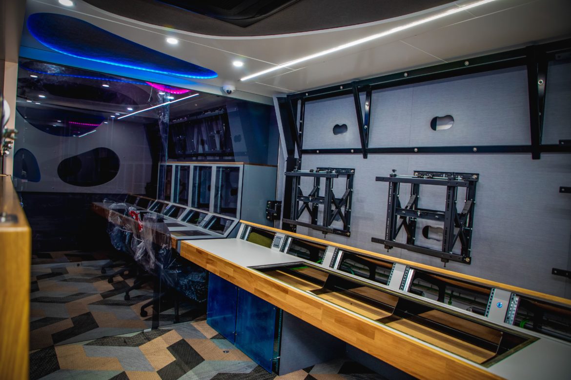 Interior de unidad de Producción Audiovisual